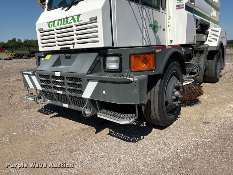 image for item DO5273 2019 Global M4HSD street sweeper truck