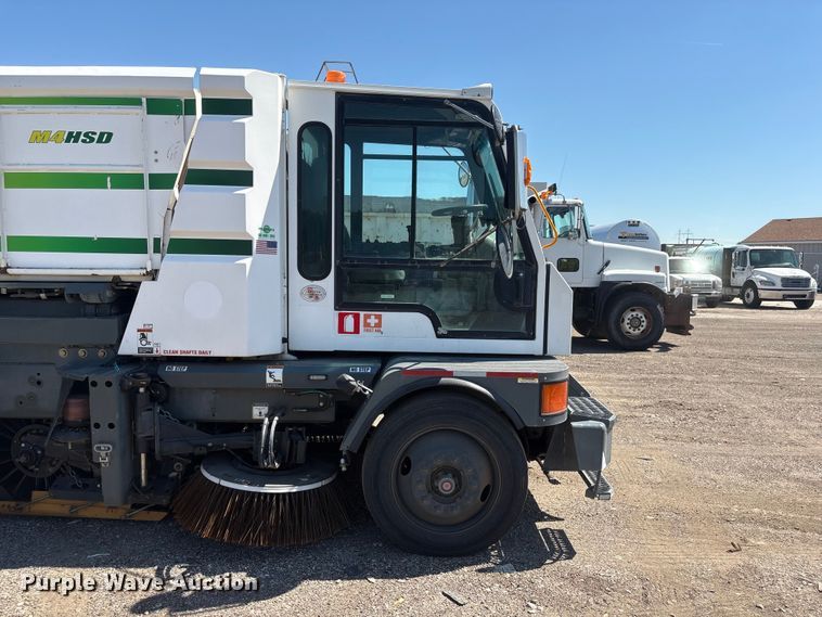 image for item DO5273 2019 Global M4HSD street sweeper truck