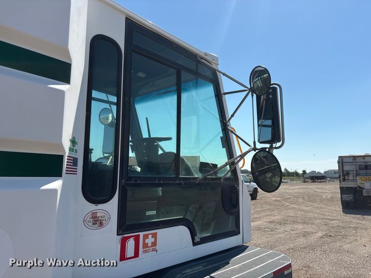 image for item DO5273 2019 Global M4HSD street sweeper truck