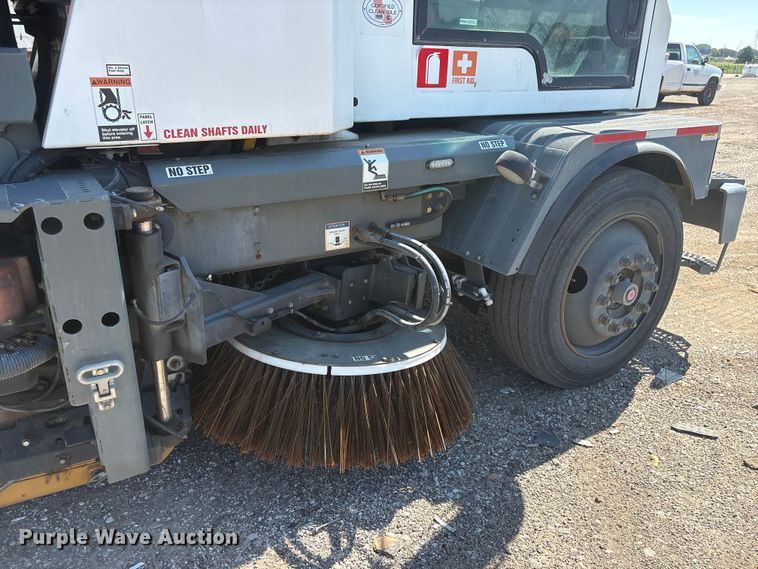 image for item DO5273 2019 Global M4HSD street sweeper truck
