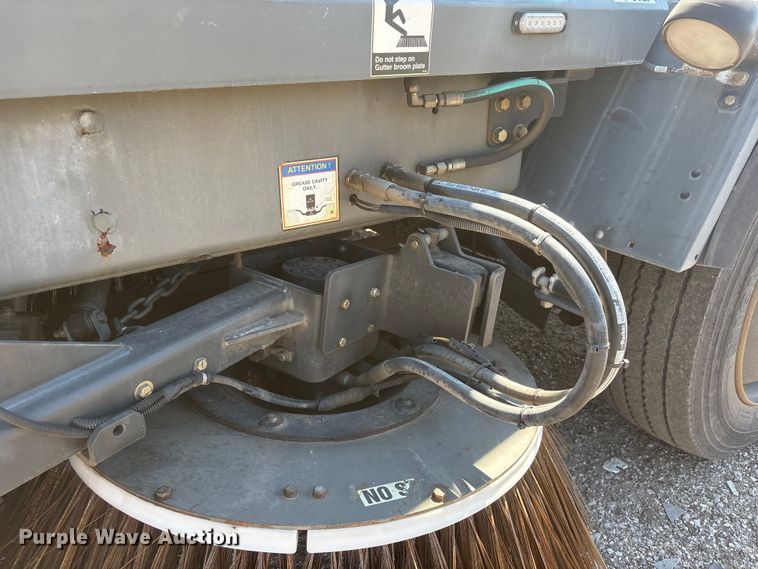 image for item DO5273 2019 Global M4HSD street sweeper truck