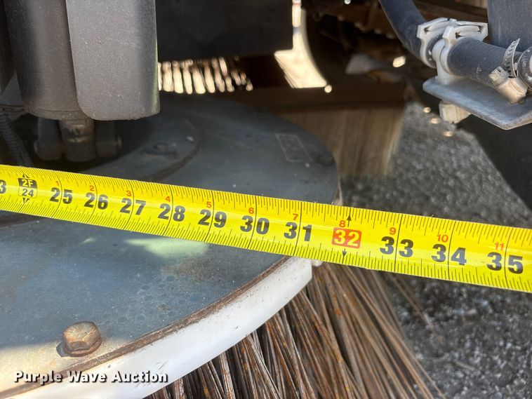 image for item DO5273 2019 Global M4HSD street sweeper truck