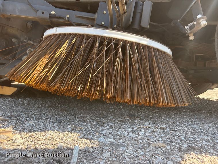 image for item DO5273 2019 Global M4HSD street sweeper truck