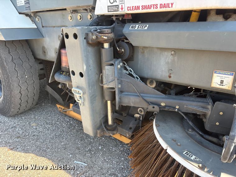 image for item DO5273 2019 Global M4HSD street sweeper truck