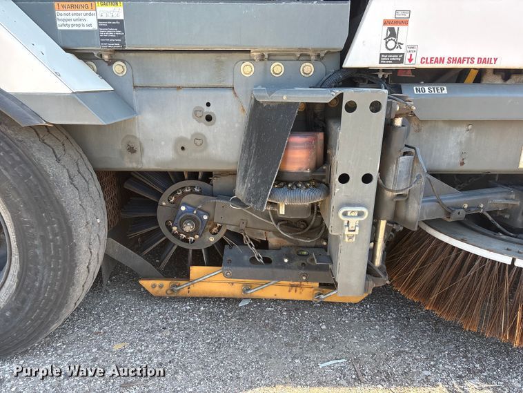 image for item DO5273 2019 Global M4HSD street sweeper truck