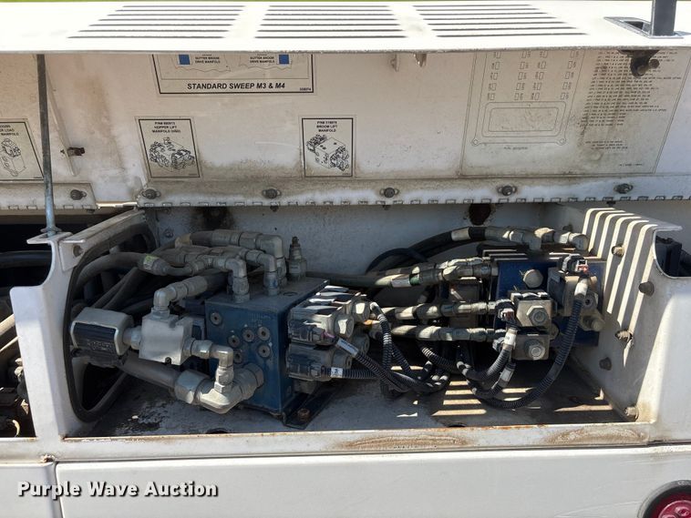 image for item DO5273 2019 Global M4HSD street sweeper truck