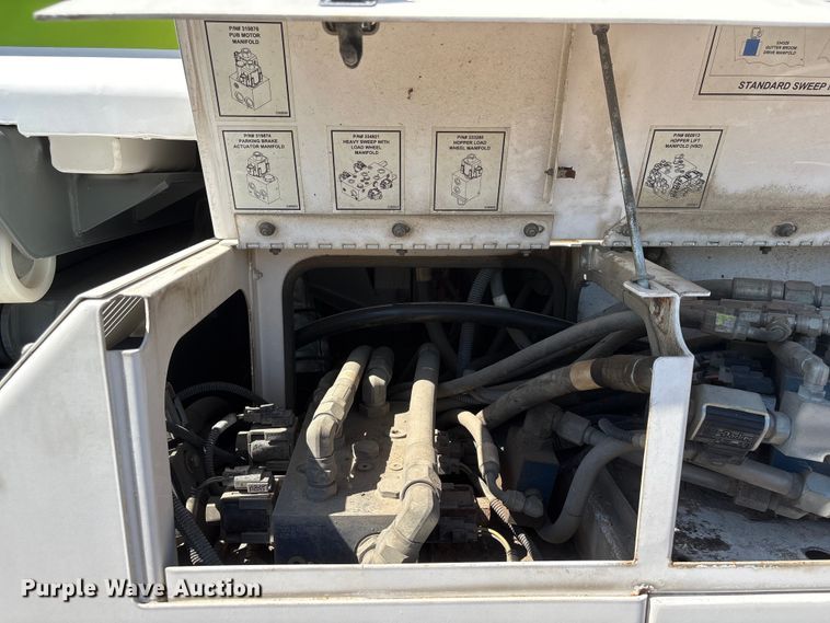 image for item DO5273 2019 Global M4HSD street sweeper truck