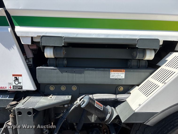 image for item DO5273 2019 Global M4HSD street sweeper truck