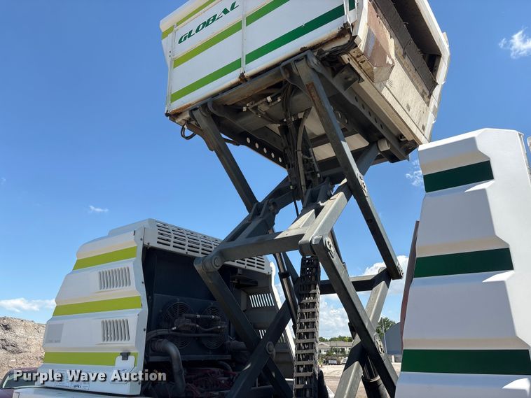 image for item DO5273 2019 Global M4HSD street sweeper truck