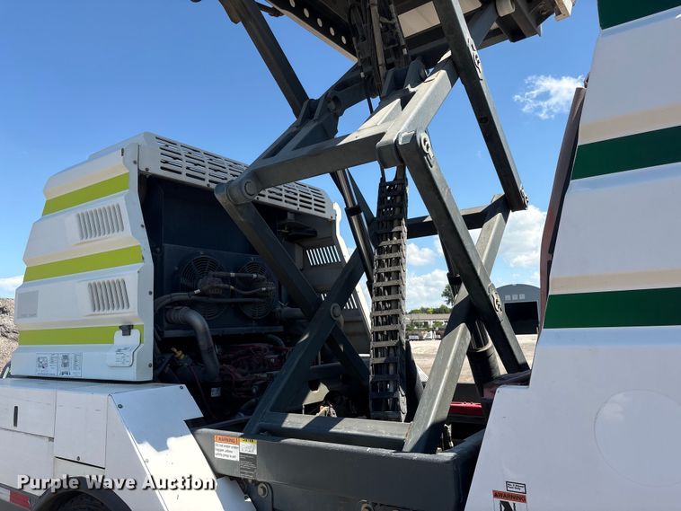 image for item DO5273 2019 Global M4HSD street sweeper truck