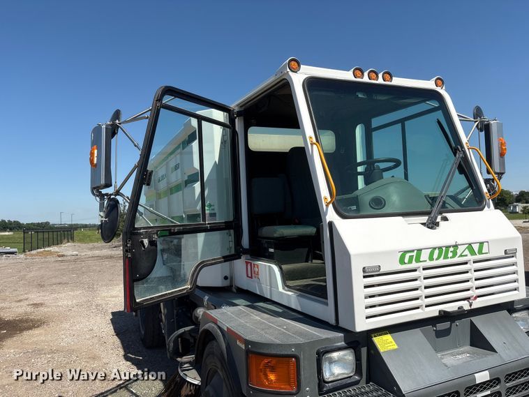 image for item DO5273 2019 Global M4HSD street sweeper truck
