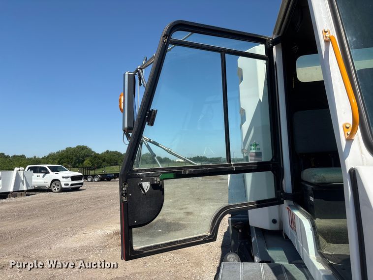 image for item DO5273 2019 Global M4HSD street sweeper truck