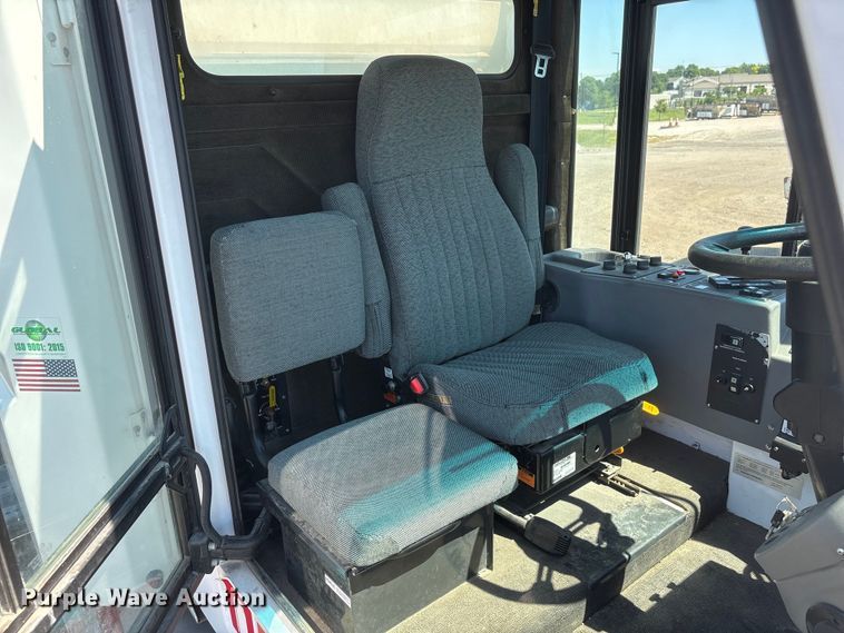 image for item DO5273 2019 Global M4HSD street sweeper truck