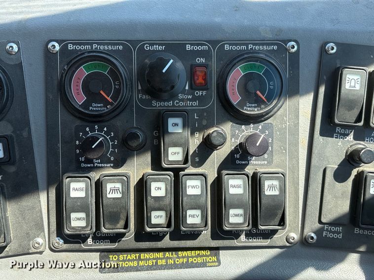 image for item DO5273 2019 Global M4HSD street sweeper truck