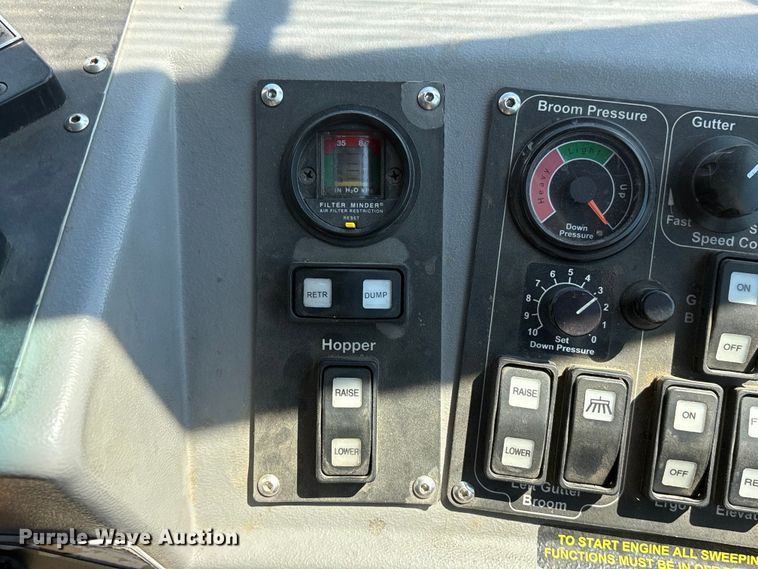 image for item DO5273 2019 Global M4HSD street sweeper truck
