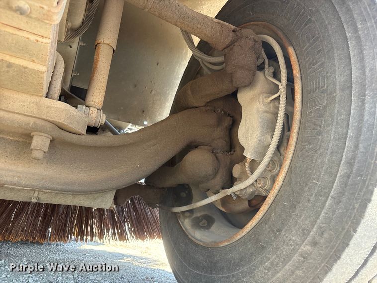 image for item DO5273 2019 Global M4HSD street sweeper truck