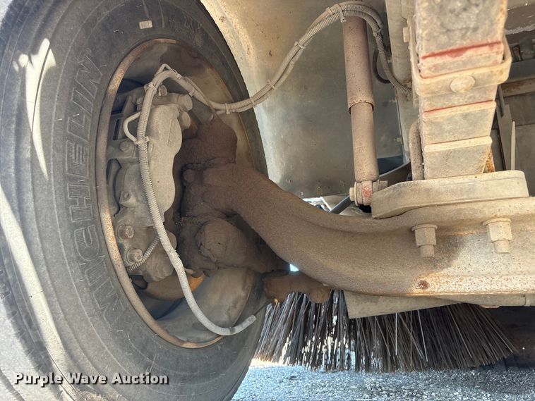 image for item DO5273 2019 Global M4HSD street sweeper truck