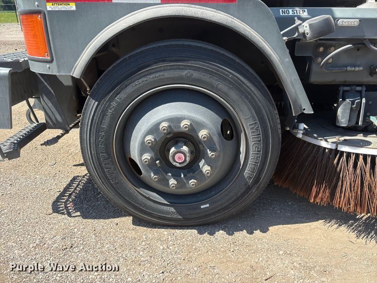 image for item DO5273 2019 Global M4HSD street sweeper truck