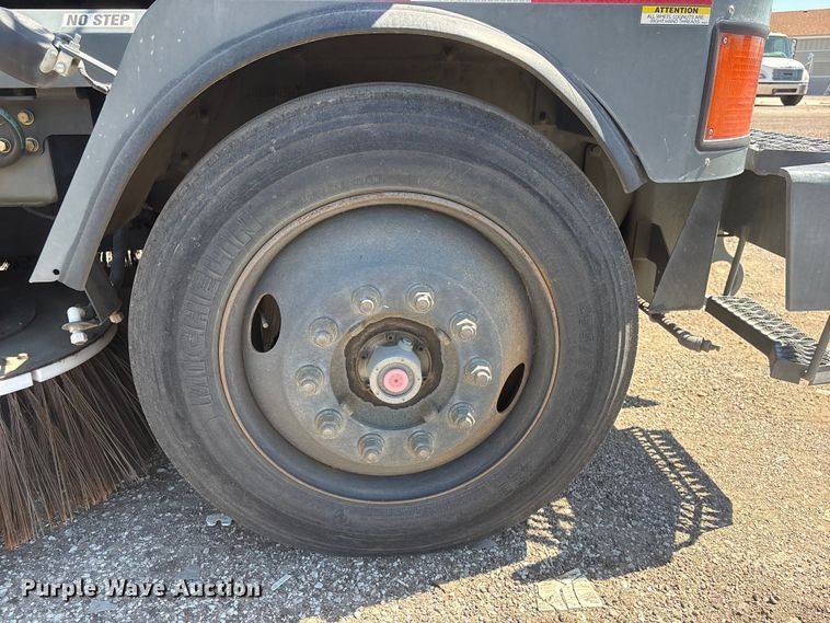image for item DO5273 2019 Global M4HSD street sweeper truck