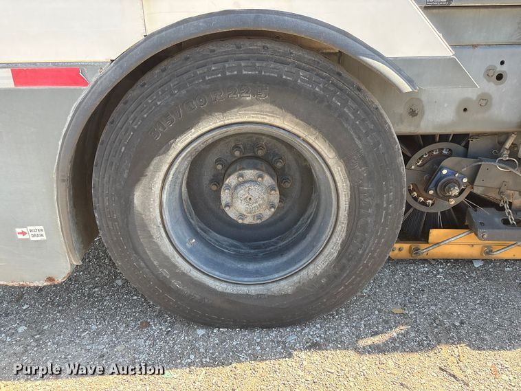 image for item DO5273 2019 Global M4HSD street sweeper truck