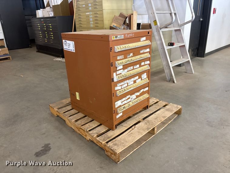 image for item DO5277 Steel cabinet