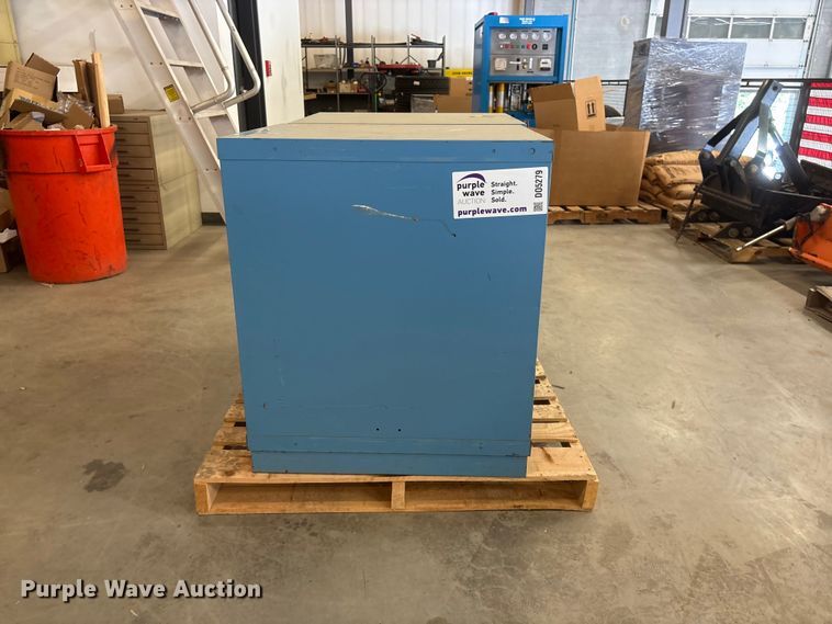 image for item DO5279 (2) cabinets