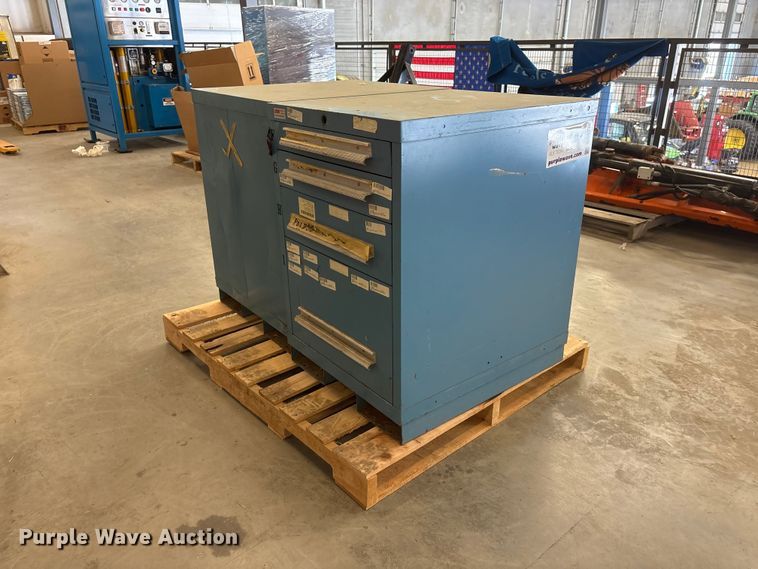 image for item DO5279 (2) cabinets
