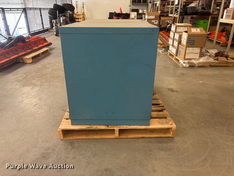 image for item DO5279 (2) cabinets