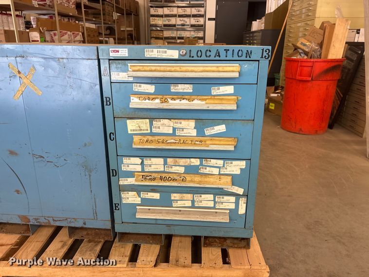 image for item DO5279 (2) cabinets