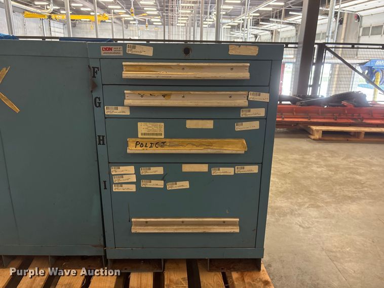 image for item DO5279 (2) cabinets