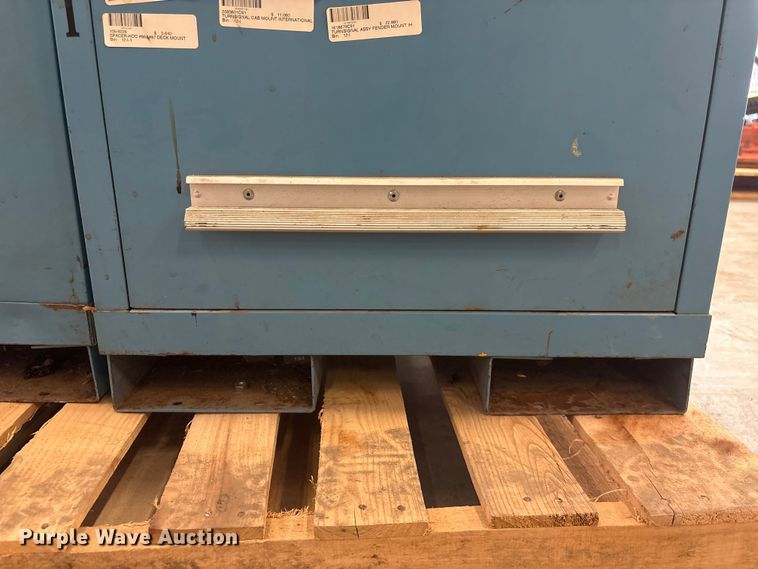 image for item DO5279 (2) cabinets