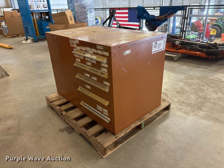 image for item DO5280 (2) cabinets