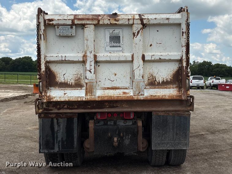 image for item DO5282 2000 Volvo WG dump truck