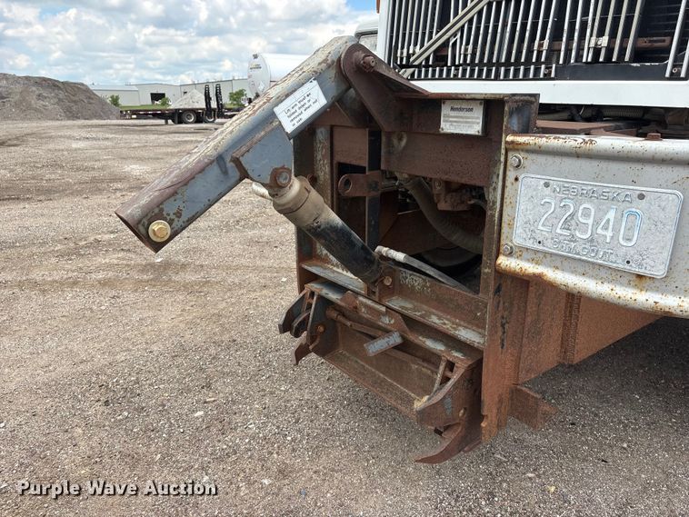 image for item DO5282 2000 Volvo WG dump truck