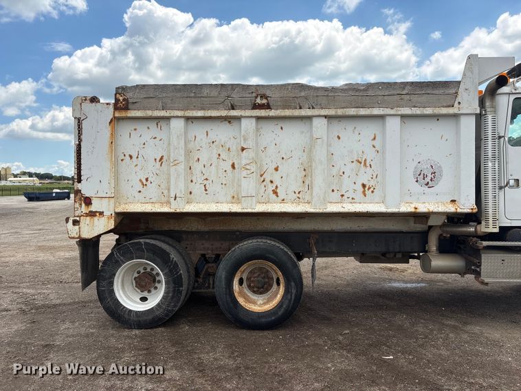 image for item DO5282 2000 Volvo WG dump truck