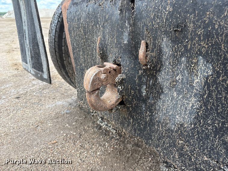 image for item DO5282 2000 Volvo WG dump truck
