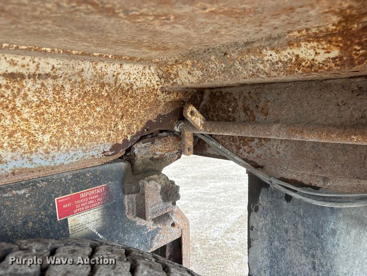 image for item DO5282 2000 Volvo WG dump truck