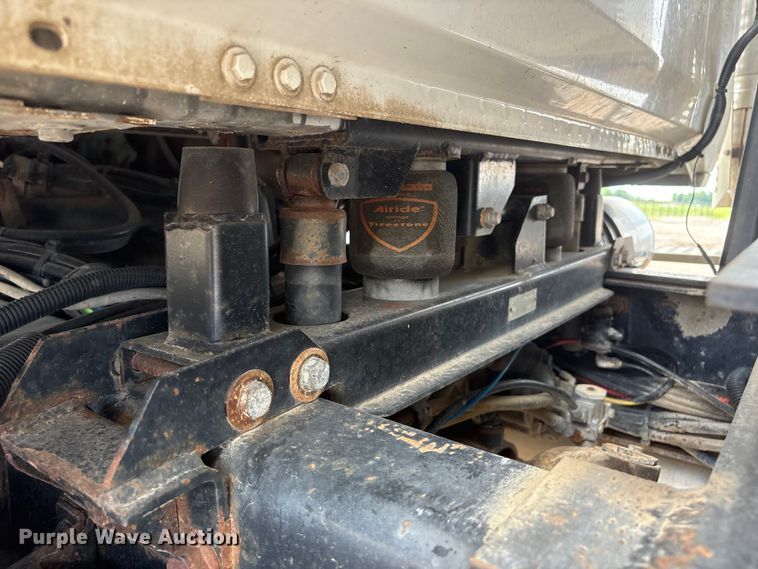 image for item DO5282 2000 Volvo WG dump truck