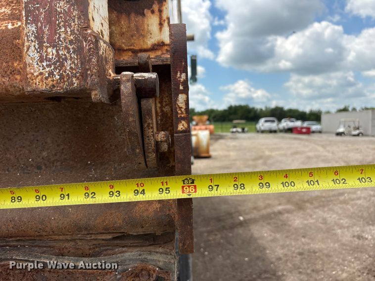 image for item DO5282 2000 Volvo WG dump truck