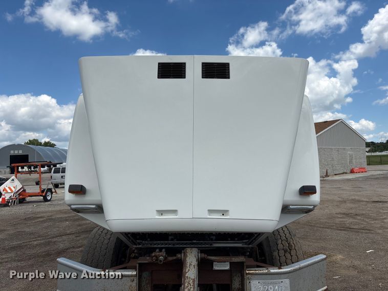 image for item DO5282 2000 Volvo WG dump truck