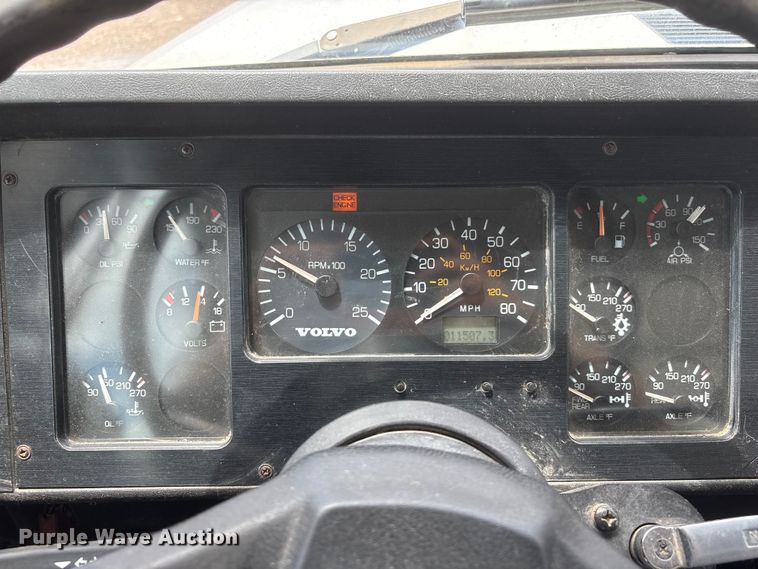 image for item DO5282 2000 Volvo WG dump truck