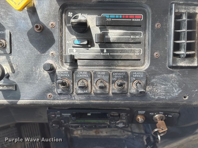 image for item DO5282 2000 Volvo WG dump truck