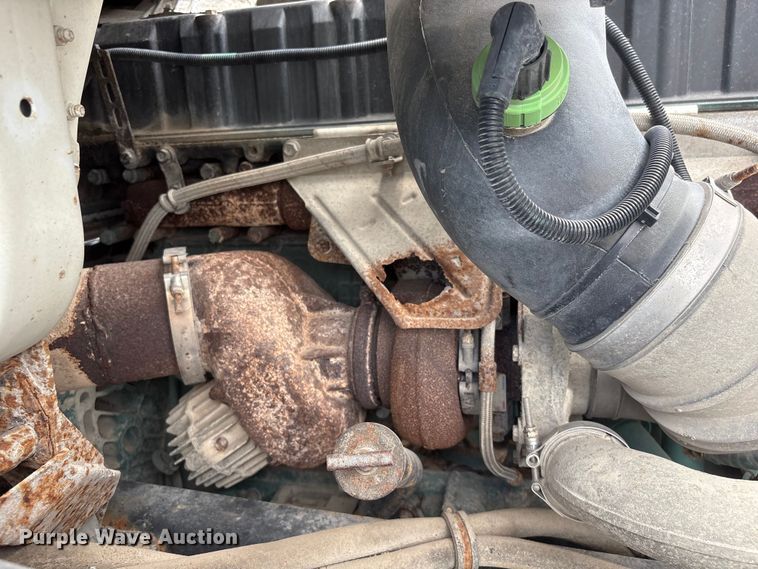 image for item DO5282 2000 Volvo WG dump truck