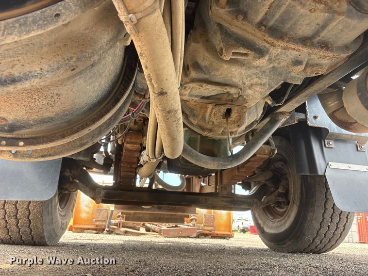 image for item DO5282 2000 Volvo WG dump truck