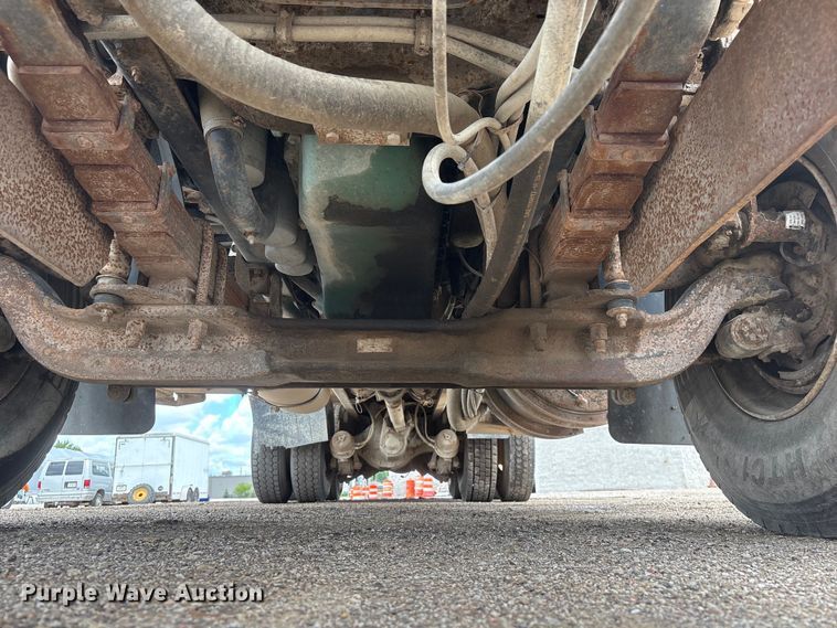 image for item DO5282 2000 Volvo WG dump truck