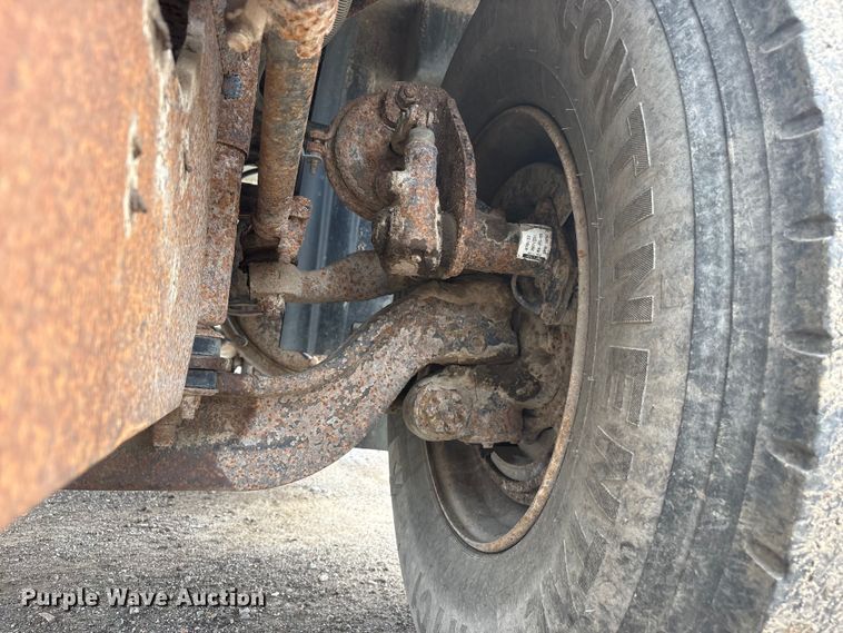 image for item DO5282 2000 Volvo WG dump truck