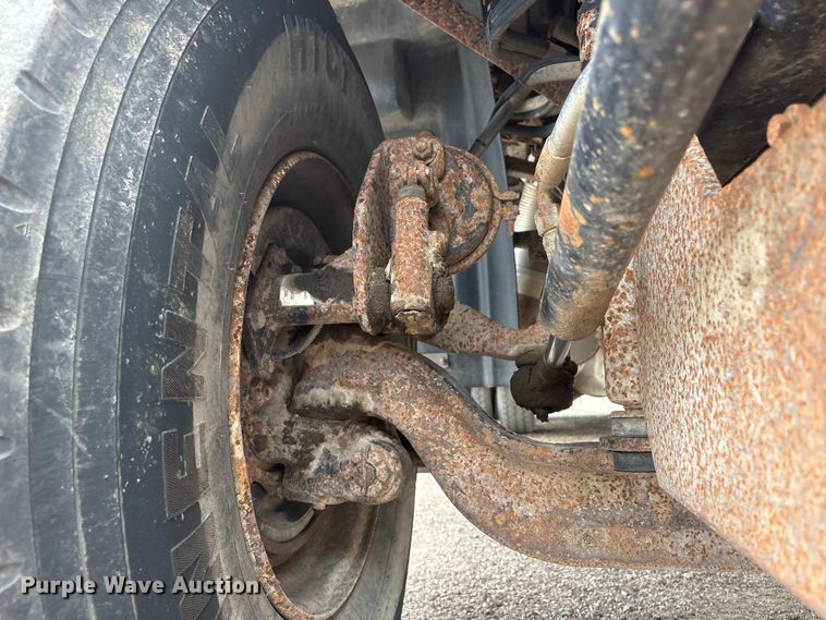 image for item DO5282 2000 Volvo WG dump truck