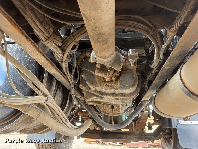 image for item DO5282 2000 Volvo WG dump truck