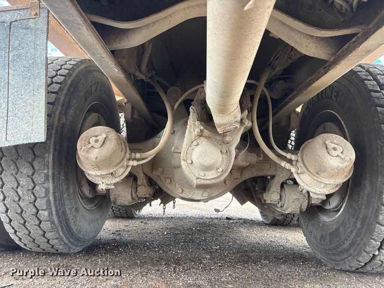 image for item DO5282 2000 Volvo WG dump truck
