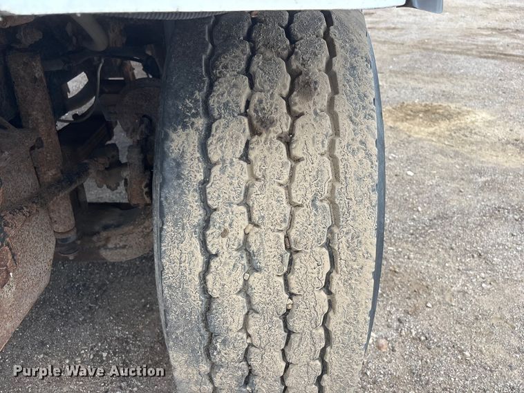 image for item DO5282 2000 Volvo WG dump truck